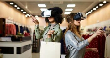 Teamviewer nimmt die VR-Brille zum Shoppen: In der Google Cloud wird Vision Picking möglich ( Foto: Shutterstock-Artie Medvedev )