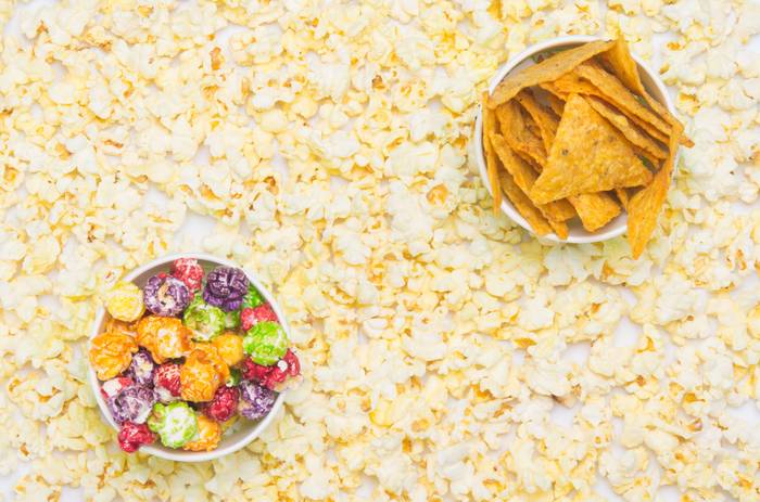 Kein Kinobesuch ohne Popcorn, Nachos und Eis! Oder doch? (Foto: AdobeStock -  kurgu128)