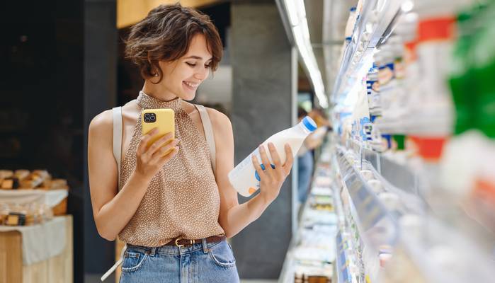 Nun stellt sich die Frage, ob der Kefir aus dem Supermarkt als eine wirklich gute Option angesehen werden kann. (Foto: Adobe Stock- ViDi Studio)