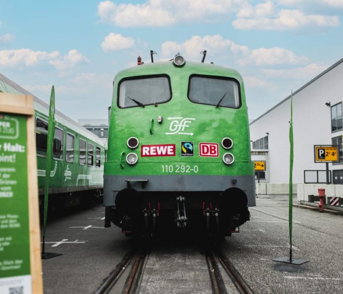 Der REWE-Supermarktzug machte Ende 2021 seine Rundreise durch Hessen. (Foto: REWE)