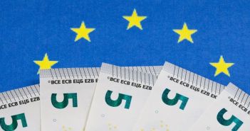 Verhindern von Überschuldung durch Kreditgeberprüfung Neue Richtlinie zum Schutz von Kreditnehmern in Europa (Foto: AdobeStock - lichtbildmaster52569855)