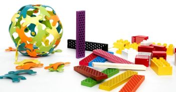 Nachhaltiges Spielzeug: Plastik oder Holz? (Foto: FNR/Ramona Petrolle)