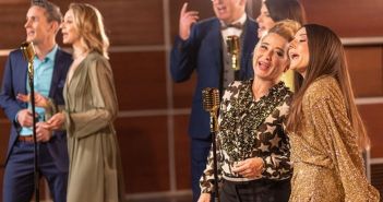 Prominente Stars des Bayerischen Rundfunks singen „(Ich wünsch dir) Sternstunden Neuauflage des Benefizsongs "(Ich wünsch dir) Sternstunden" mit bekannten (Foto: Bayerischer Rundfunk)