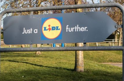 Lidl bereitet sich früh auf das Weihnachtsgeschäft vor (Foto: AdobeStock - Mara Louvain 398018983)