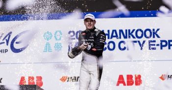 Jaguar-Piloten zeigen starkes Können im Qualifying und Rennen Erfolgreicher Saisonauftakt für Jaguar TCS Racing mit (Foto: Jaguar TCS Racing)