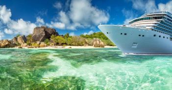 Romantische Hochzeitszeremonie auf den Seychellen: Segel-Kreuzfahrten mit Silhouette (Foto: AdobeStock - Jag_cz 215250481)