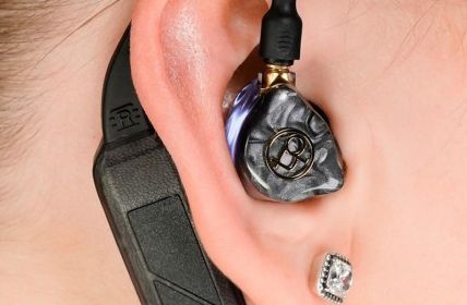 iFi GO Pod Air macht kabelgebundene In-Ears unterwegs (Foto: iFi audio)
