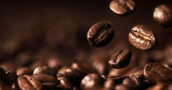 Bohnenkaffee-Verbraucherpreise steigen im April 2025 um 12,2 Prozent (Foto: AdobeStock - Maksim Pasko - 282246326)