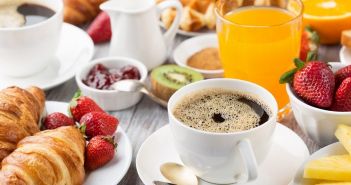 Harvard-Studie belegt: Morgendlicher Kaffee reduziert Sterberisiko um 16 (Foto: AdobeStock - Iuliia Metkalova - 259334227)