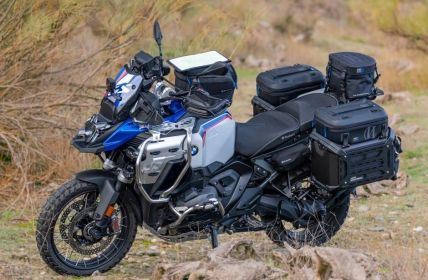 Wunderlich TOPBAG erhöht Stauraum BMW R1300 GS um 12-18L (Foto: B GRAMM)